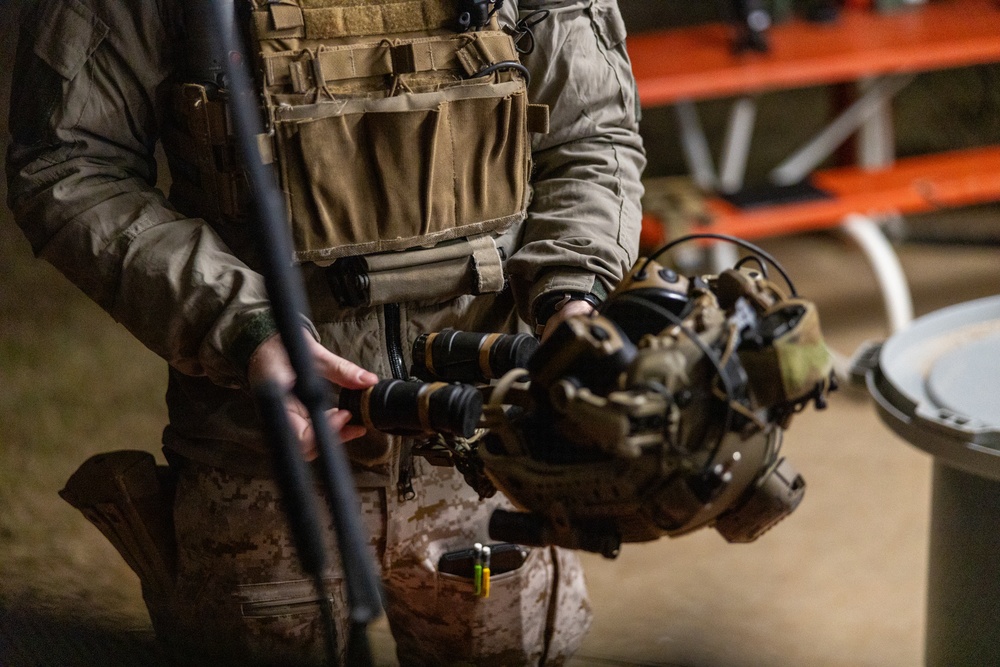 Marines With 3rd Force Reconnaissance execute Tactical Air Control Party