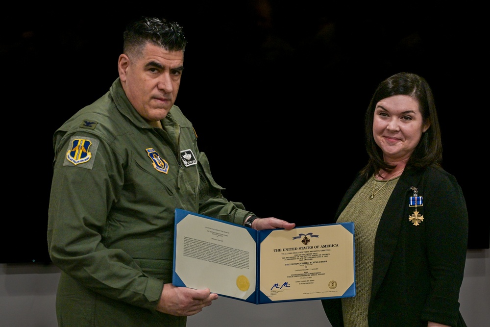 914th Aeromedical Evacuation Squadron Flight Nurse receives Distinguished Flying Cross