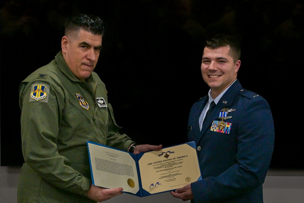 914th Aeromedical Evacuation Squadron Flight Nurse receives Distinguished Flying Cross Award