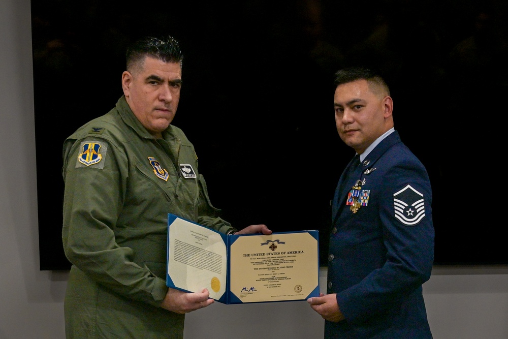 914th Aeromedical Evacuation Squadron AE Technician receives Distinguished Flying Cross