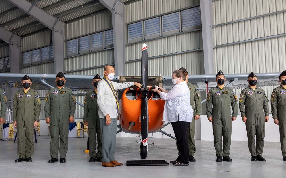 U.S. Turns Over 4 Cessnas to Philippine Navy