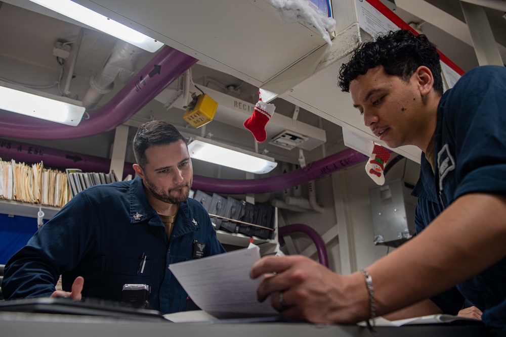 USS Carl Vinson (CVN 70) Conducts Routine Operations at Sea