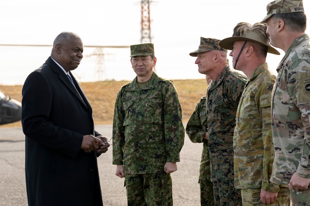 SD Visits Service Members from U.S., Japan, and Australia at Camp Asaka