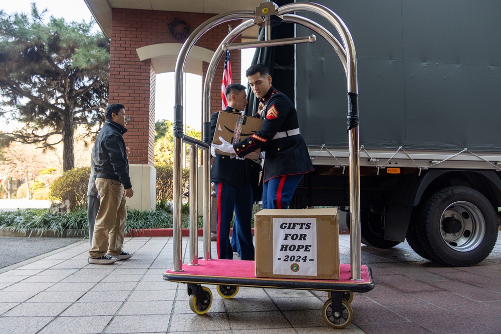 MARFORK Delivers Gifts for Gifts for Hope