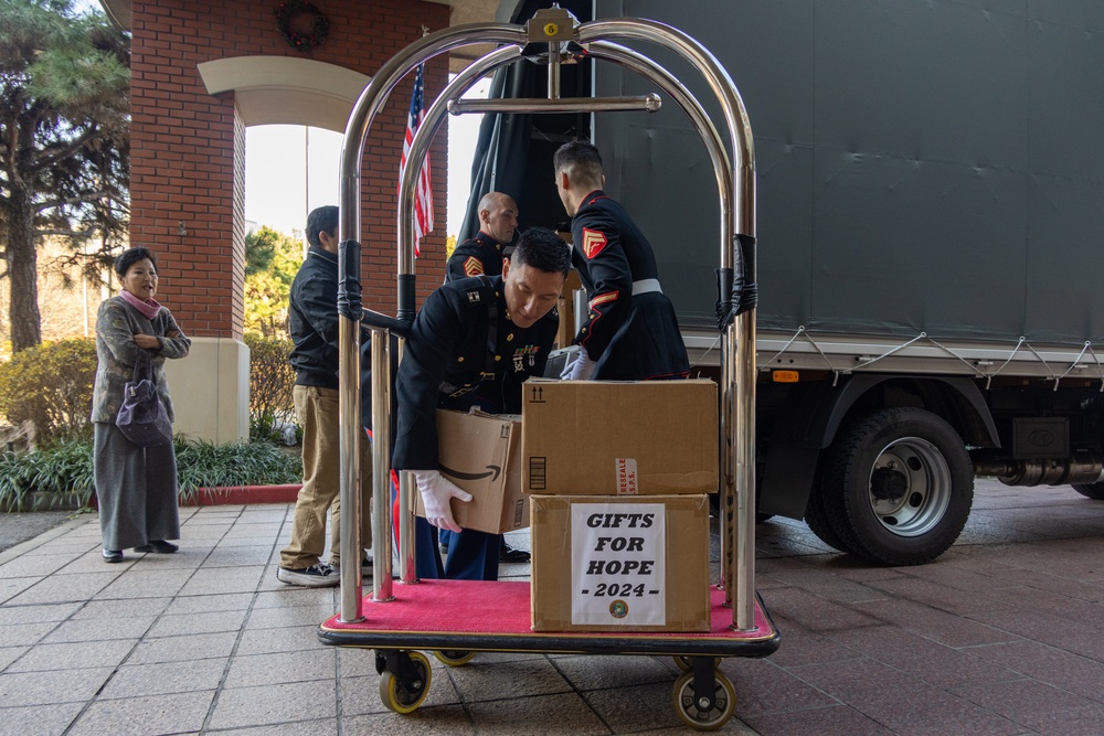 MARFORK Delivers Gifts for Gifts for Hope