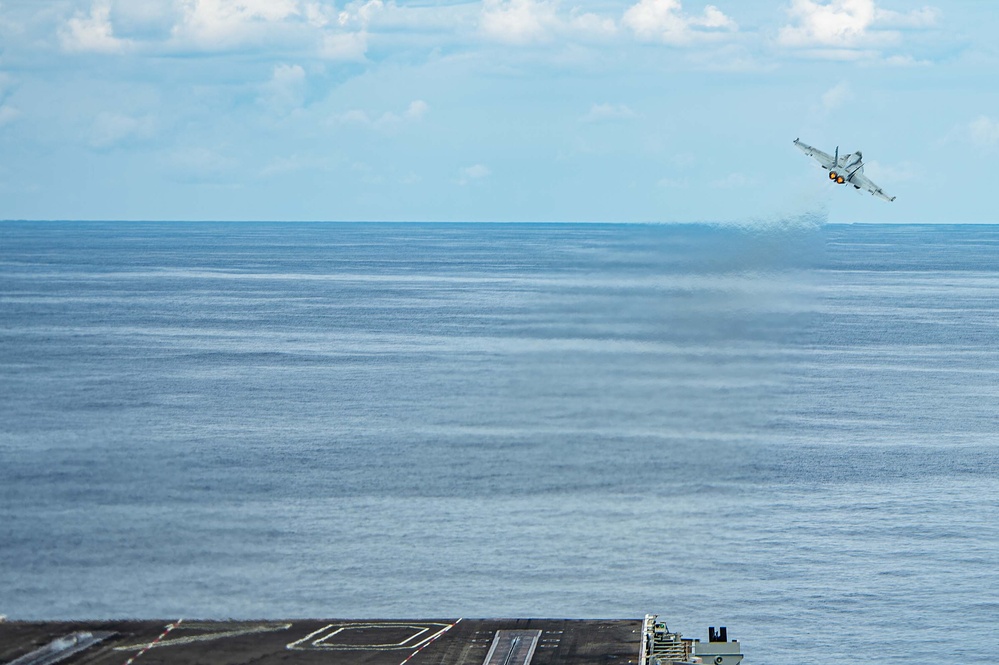 USS Carl Vinson (CVN 70) Conducts Routine Flight Operations in the Philippine Sea