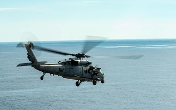 USS Carl Vinson (CVN 70) Conducts Routine Flight Operations in the Philippine Sea