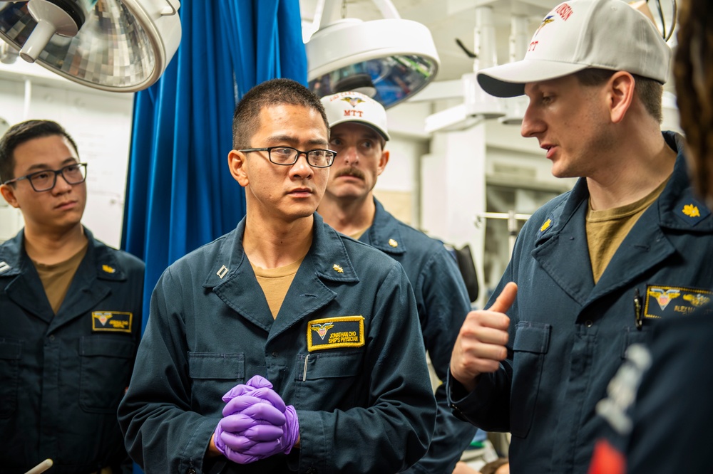 USS Carl Vinson (CVN 70) Conducts Routine Operations in the Philippine Sea