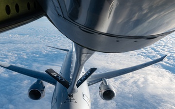 351st ARS Refuels P-8 Poseidon