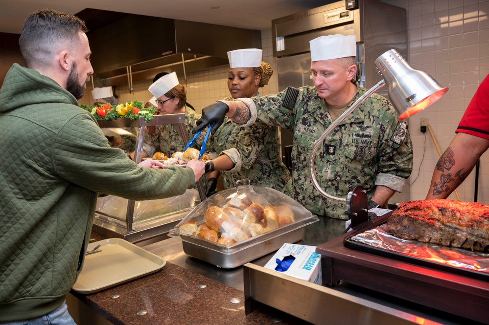 Naval Medical Center Portsmouth’s Galley hosts a Christmas Feast