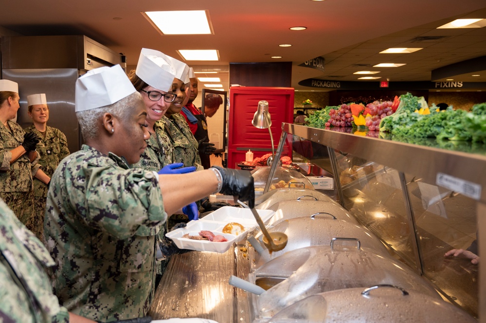 Naval Medical Center Portsmouth’s Galley hosts a Christmas Feast