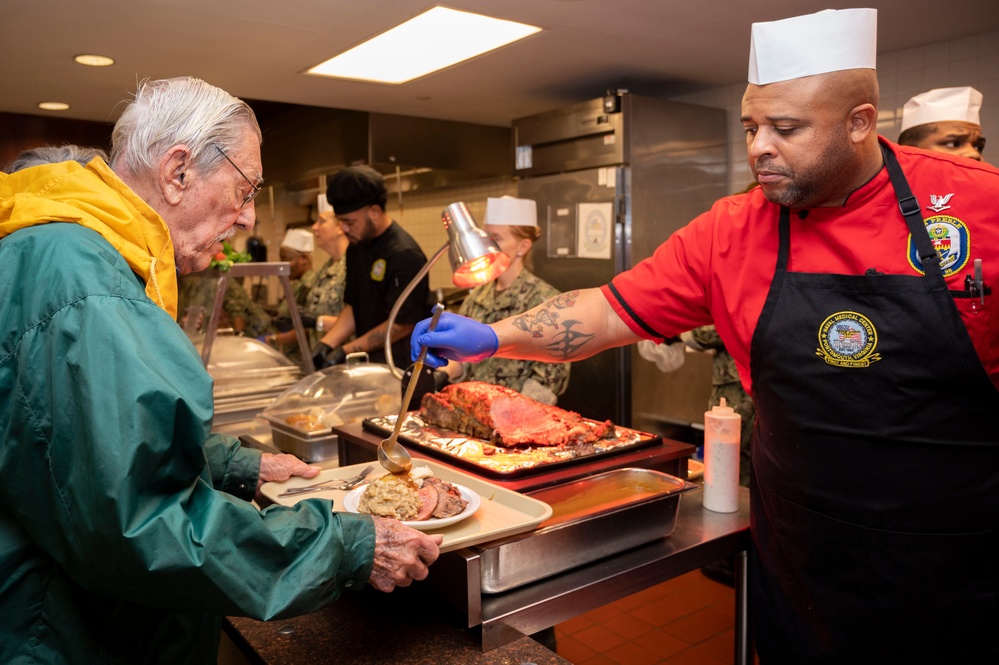 Naval Medical Center Portsmouth’s Galley hosts a Christmas Feast