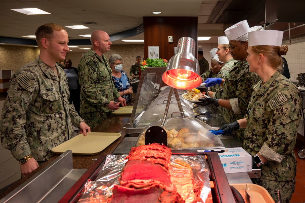 Naval Medical Center Portsmouth’s Galley hosts a Christmas Feast