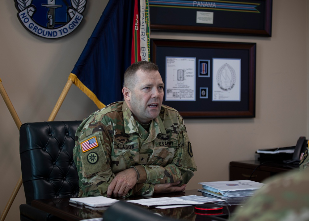 BG Gregory Glasow meets with 165 Infantry Div Command Staff