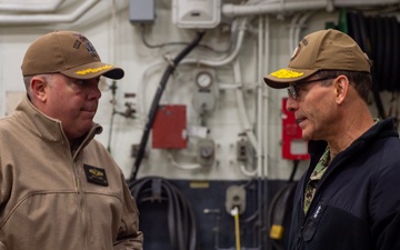 USFF DCOM Visits USS Iwo Jima