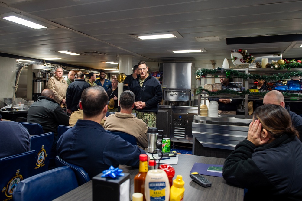 USFF DCOM Visits USS Iwo Jima