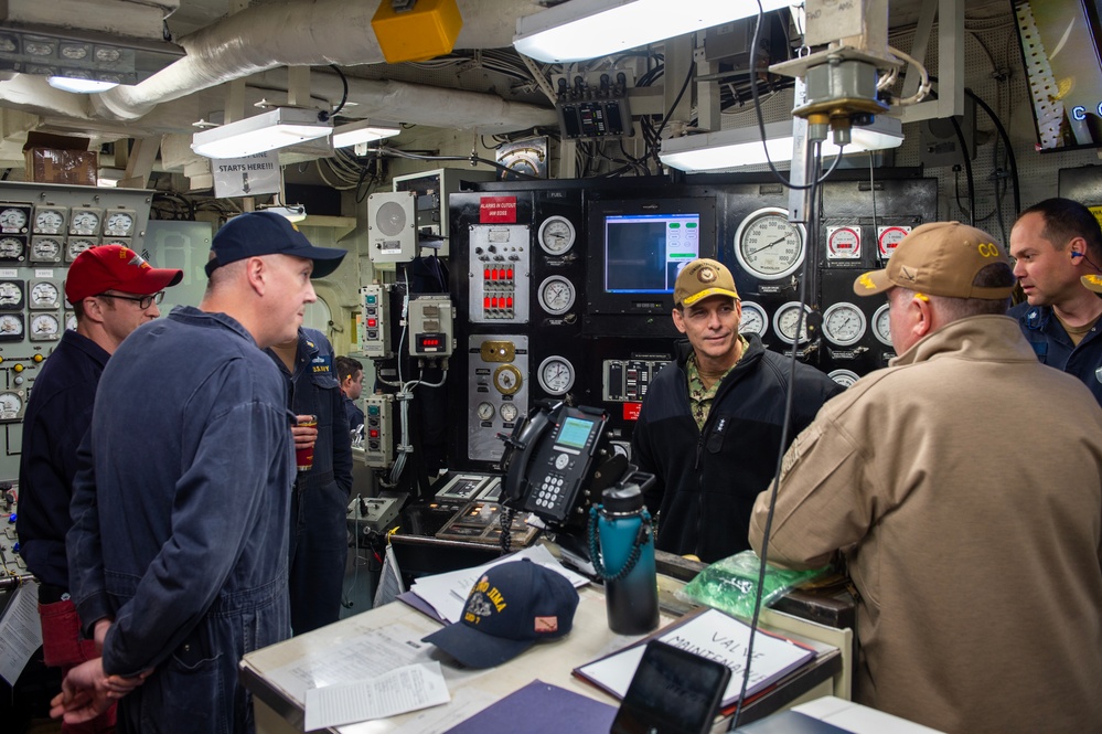 USFF DCOM Visits USS Iwo Jima