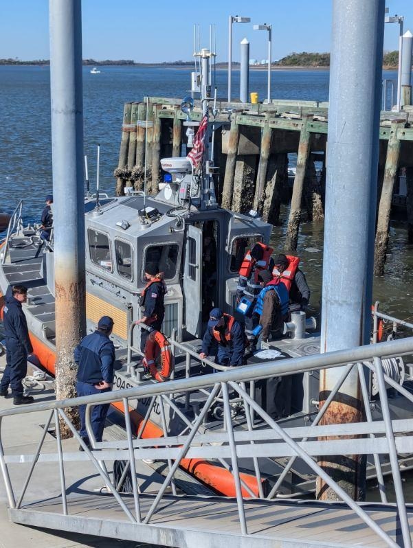 Coast Guard rescues 3 after boat capsizes near Savannah River