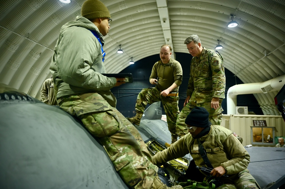 Leaders of the Pack: 7AF Command team connects with Wolf Pack