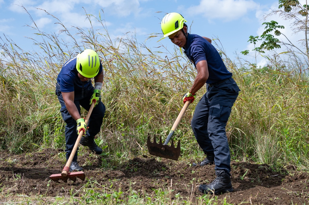 JTF-Bravo firefighters train Panamanian firefighters