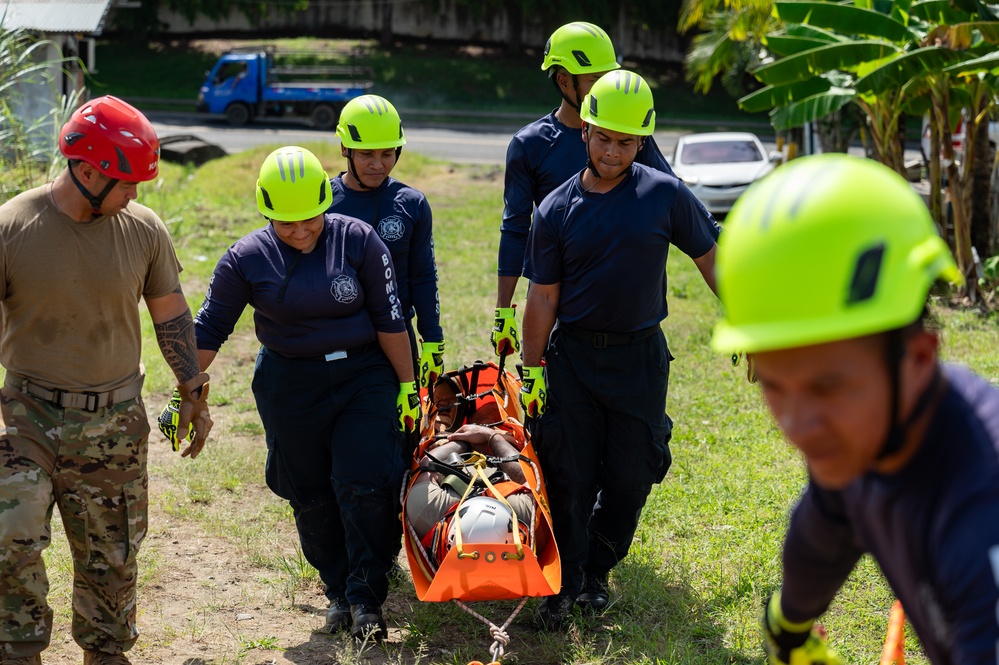 JTF-Bravo firefighters train Panamanian firefighters