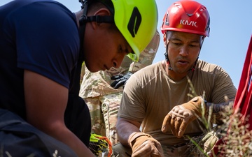 JTF-Bravo firefighters train Panamanian firefighters