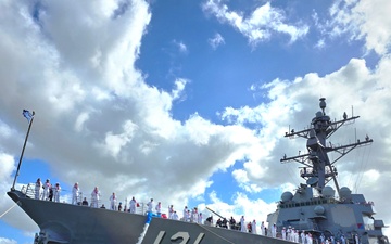 Michael Murphy pulls into Pearl Harbor