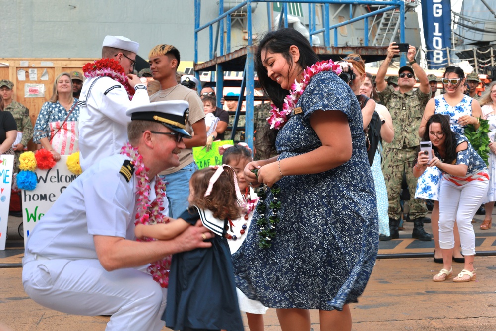 Michael Murphy pulls into Pearl Harbor