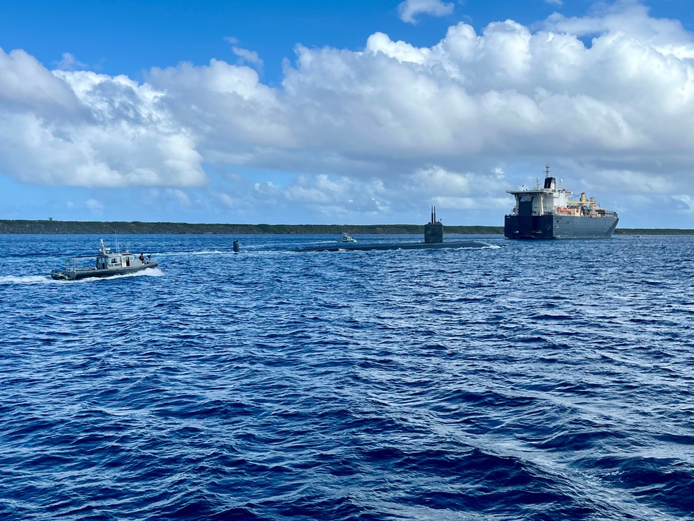 USS Springfield (SSN 761) transits Apra Harbor