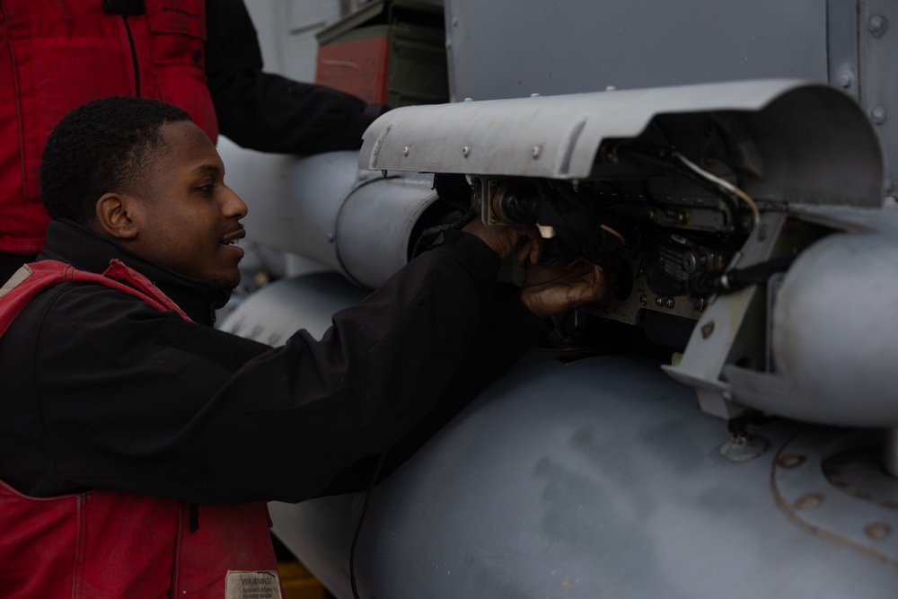 HSM 60, DET 2, Embarks USS Oscar Austin (DDG 79) for First FDNF-E Patrol