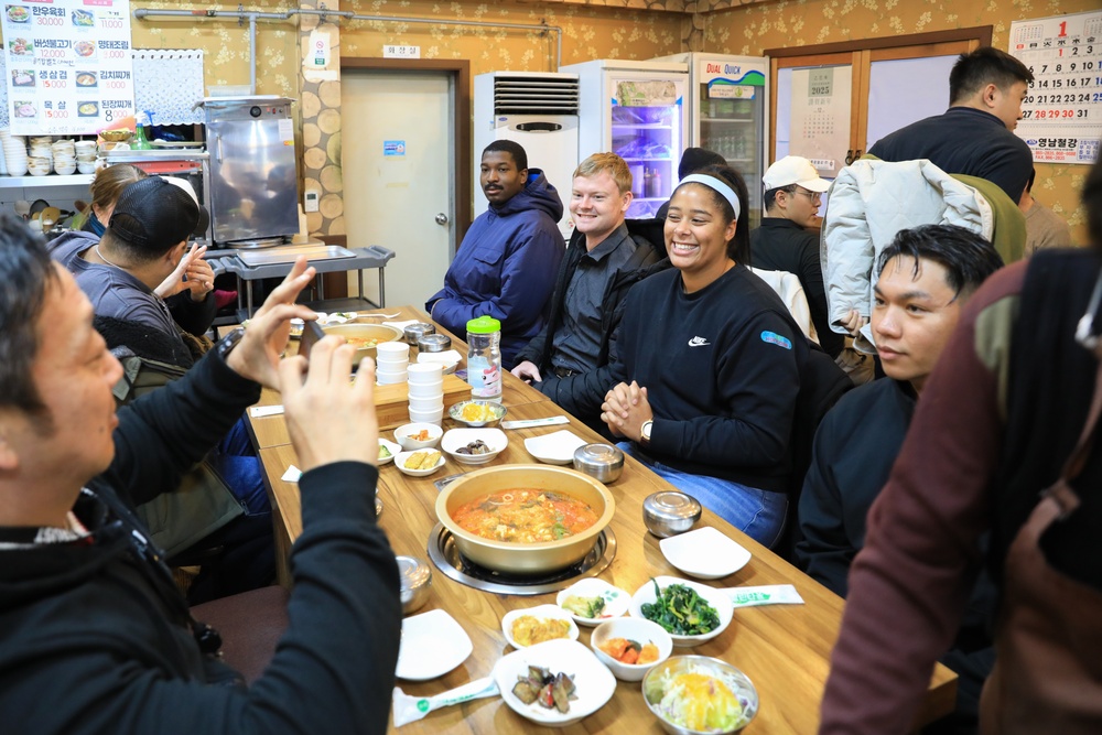 USAG Yongsan-Casey and 210 FAB Soldiers discover rich culture and history in Dongducheon