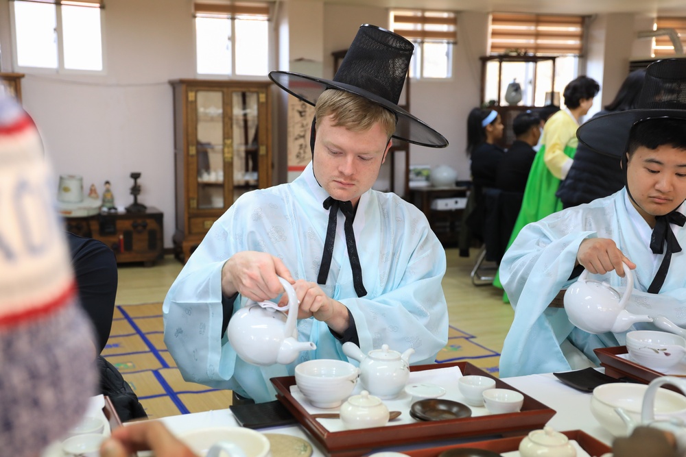 USAG Yongsan-Casey and 210 FAB Soldiers discover rich culture and history in Dongducheon