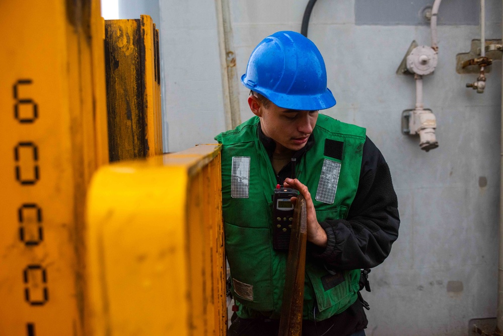 USS Ronald Reagan (CVN 76) Sailors transport gear on the flight deck