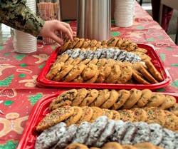 Seasonal Sharing at NHB/NMRTC Bremerton [Image 1 of 4]
