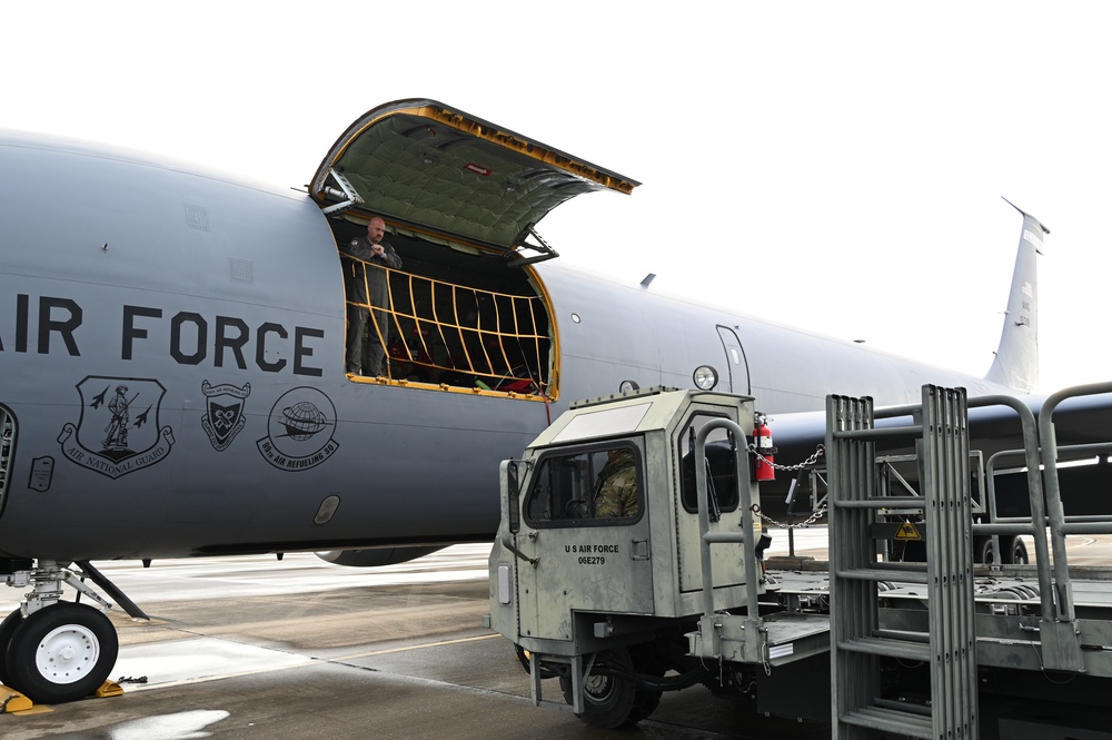 All hands on deck offloading a KC-135R from a recent deployment