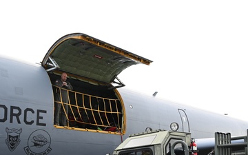 All hands on deck offloading a KC-135R from a recent deployment