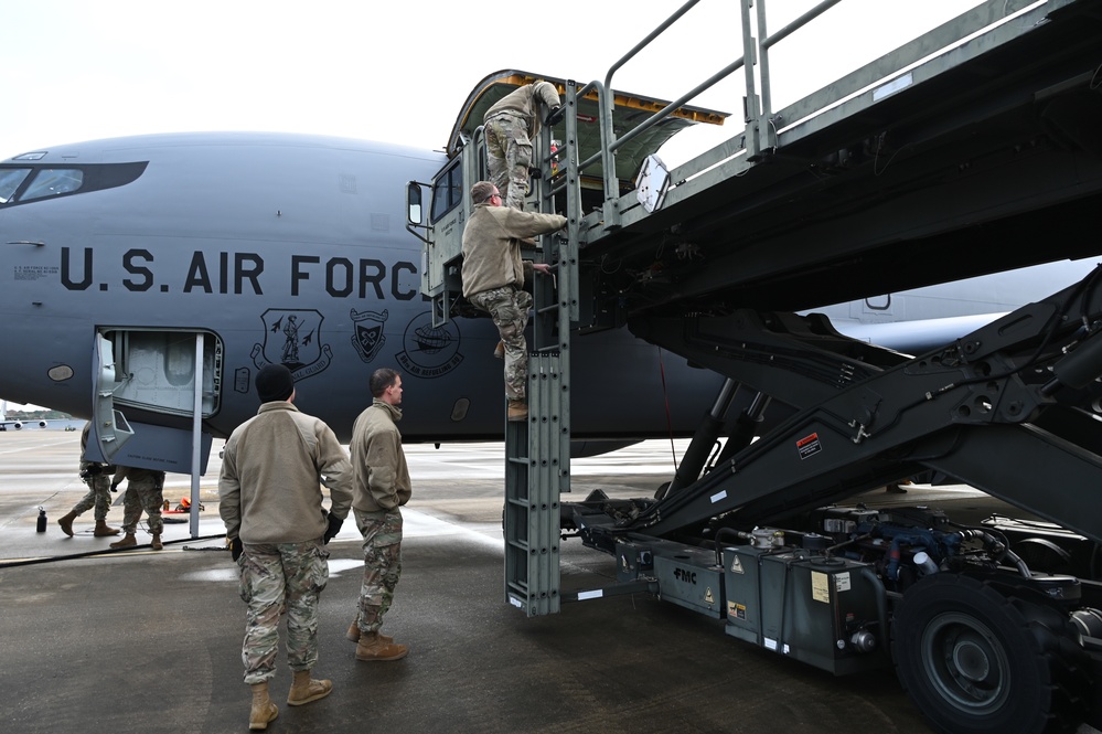 All hands on deck offloading a KC-135R from a recent deployment