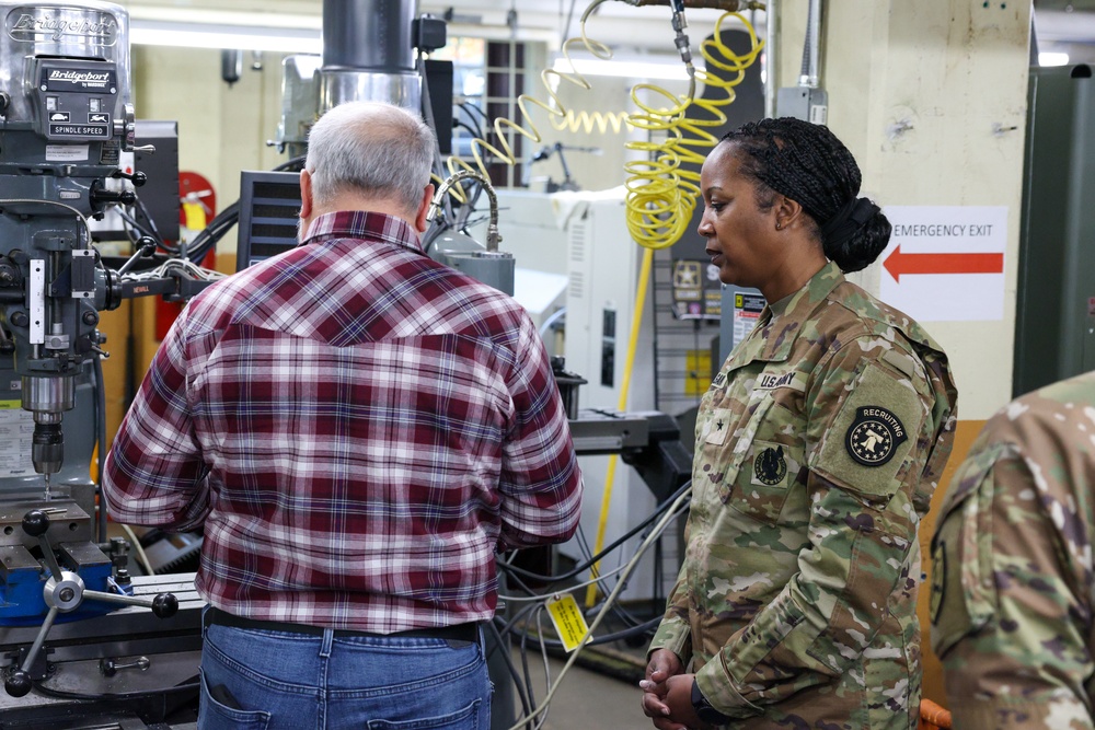 Brig. Gen. Antoinette R. Gant visits the U.S. Army Marksmanship Unit