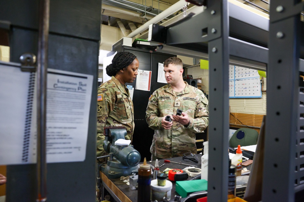 Brig. Gen. Antoinette R. Gant visits the U.S. Army Marksmanship Unit