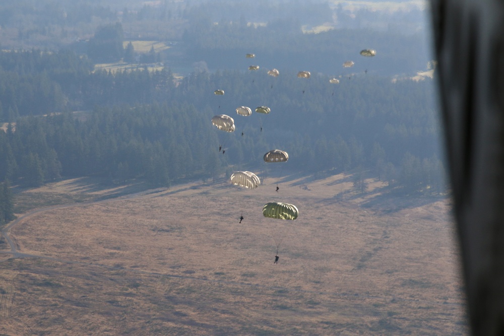 593d Jumps with Joint Special Forces for Menton Day