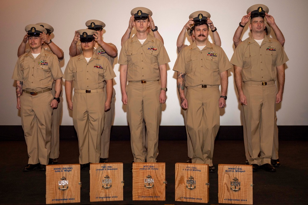 USS Kentucky (SSBN 737) Holds Pinning Ceremony