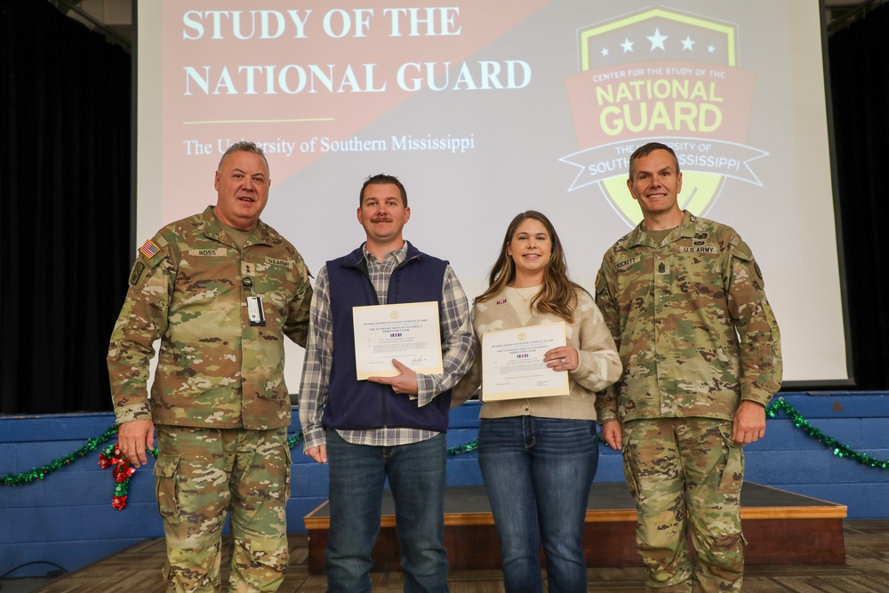 Tennessee Army National Guardsmen receive Tennessees Adjutant General's Ribbon for Valor