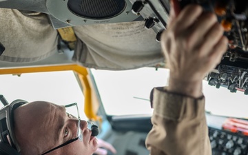 379th AEW commander flies routine refueling mission over USCENTCOM AOR