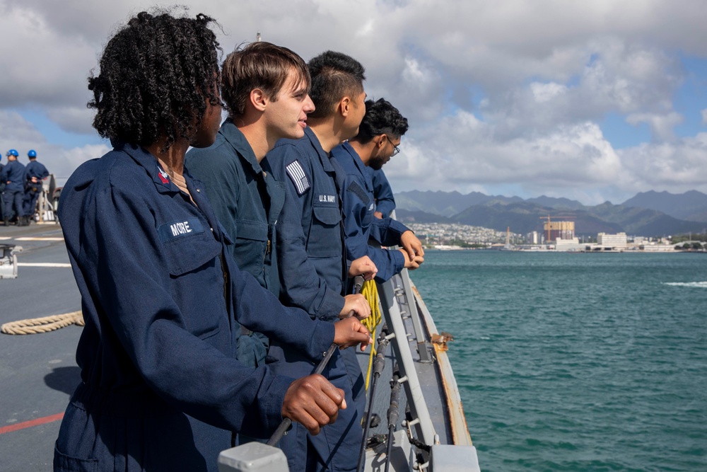 USS Spruance makes port at Joint Base Pearl Harbor-Hickam