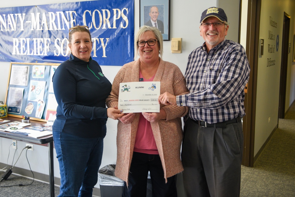 Great Lakes NMCRS Receives Donation