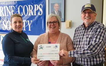 Great Lakes NMCRS Receives Donation