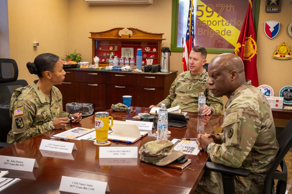 Maj. Gen. Lance G. Curtis Visits Fort Eustis