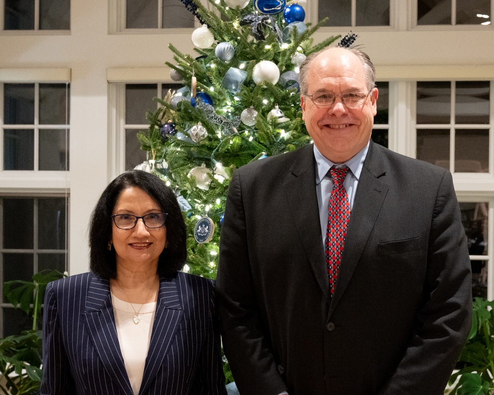 Penn State Univeristy President hosts Deputy Director of Naval Intelligence for ARLAB Dinner