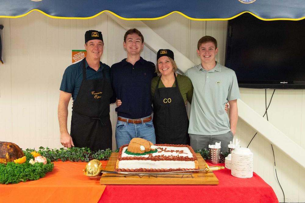 Thanksgiving Day meal aboard USS John C. Stennis (CVN 74)