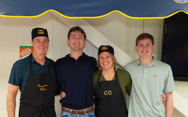 Thanksgiving Day meal aboard USS John C. Stennis (CVN 74)